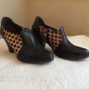 L'Artiste Black/Brown Booties.  Size 40 (8.5)